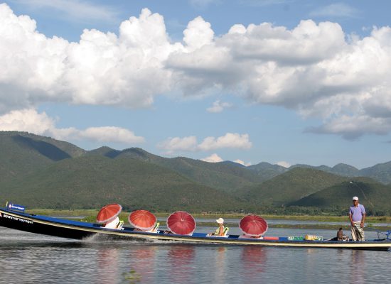 Sightseeing in Inle lake